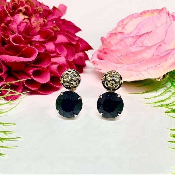 VINTAGE⚜️VOGUE Black Faceted Crystal Clip Earrings - Picture 4 of 10